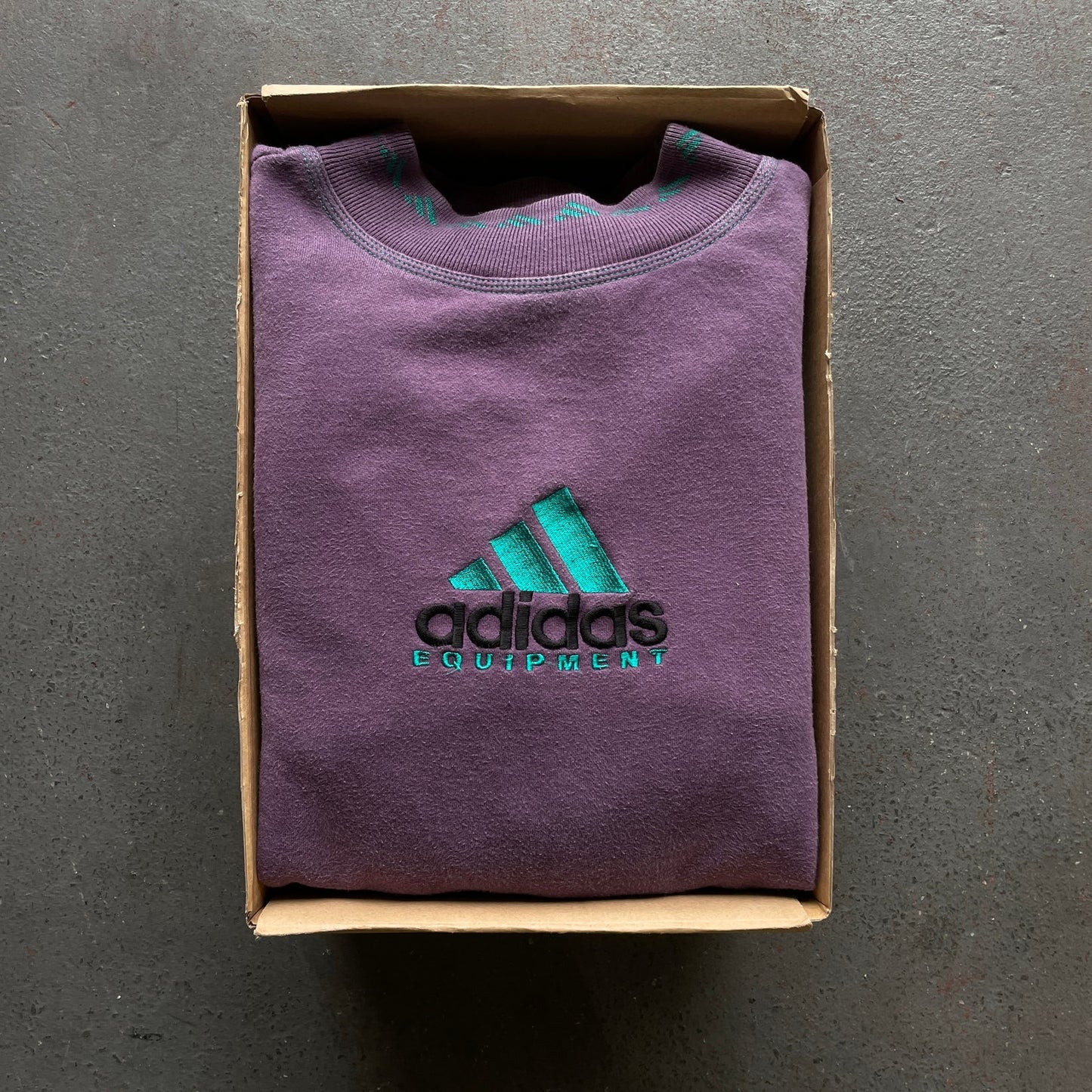1 PIECES MYSTERY BOX - PREMIUM VINTAGE